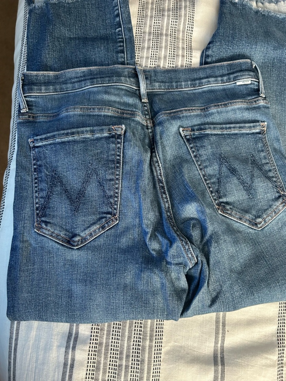 MOTHER Insider Crop step fray jeans in color “girl crush” size 31